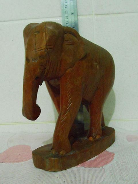 เคาะเดียว ems ช้างเกะสลักเนื้อไม้สักทอง ขนาดตั้งโชว์ในตู้ได้ครับ ขนาดสูง 8 นิ้ว