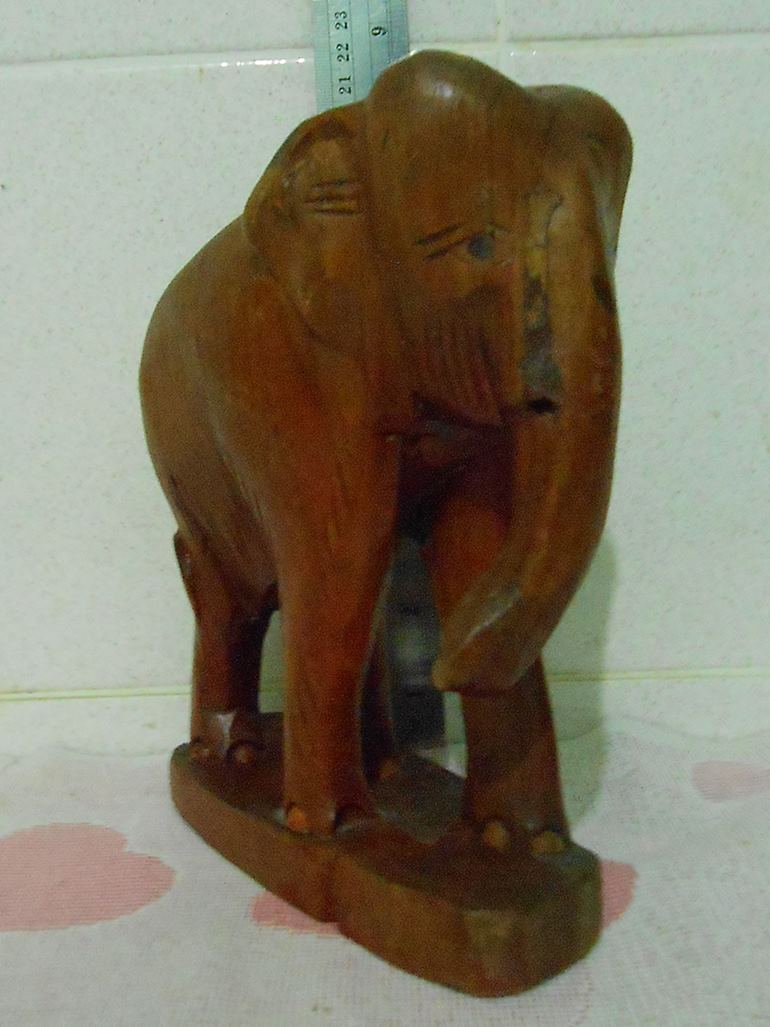 เคาะเดียว ems ช้างเกะสลักเนื้อไม้สักทอง ขนาดตั้งโชว์ในตู้ได้ครับ ขนาดสูง 8 นิ้ว