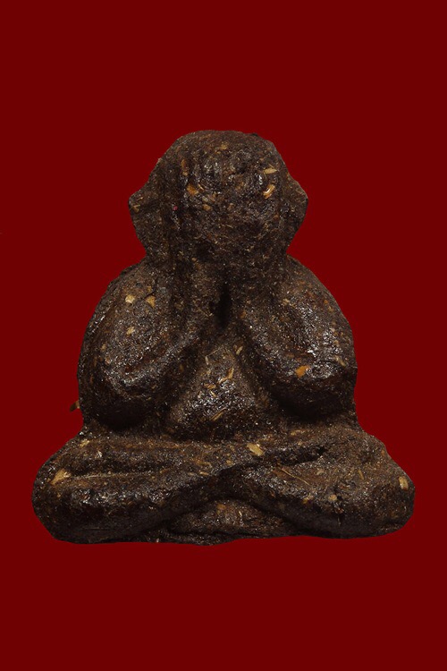 พระปิดตาหลังโค้ตอุเนื้อผงเกษรหลวงปู่คำพัน