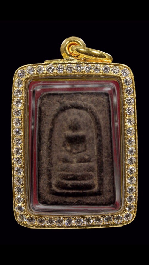 พระสมเด็จเนื้อว่านเก่าฝังตะกุด