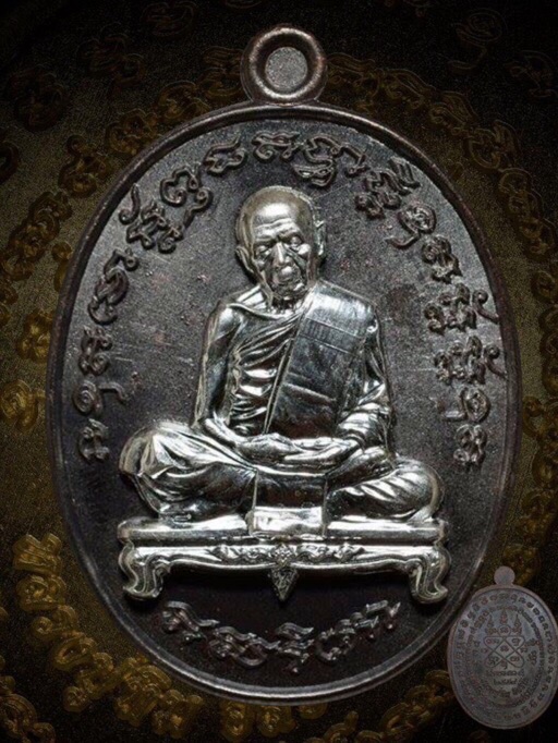 เหรียญเจริญพรสัตตมาสหลวงปู่ทิมวัดระหารไร่ เนื้อนวะหน้าเงิน