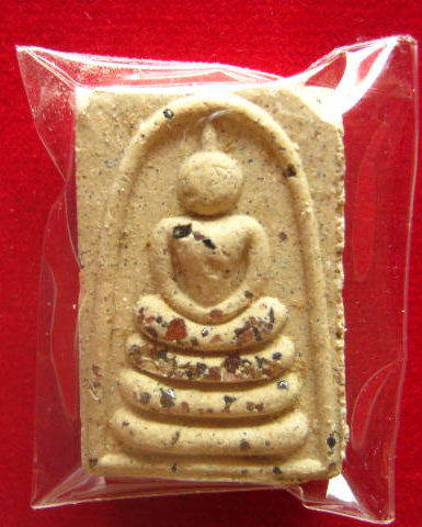 พระสมเด็จไกเซอร์ฝังพลอย หลังรูปเหมือนหลวงปู่บุดดา วัดกลางชูศรี สิงห์บุรี