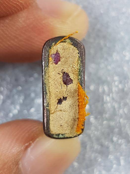 แพะรุ่นแรก หลวงพ่อสิน วัดระหารใหญ๋ เนื้อนวะ อุตผงพรายกุมาร ร าคาเคาะเดียว