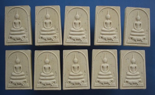 พระสมเด็จนั่งเสือ หลวงพ่อสาคร ปี53 พร้อมกล่องเดิมๆ จำนวน 10 องค์ ราคาเบาๆ 