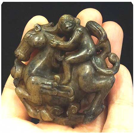 *จี้หินแกะสัญลักษณ์มงคล-ลิงขี่ม้า*