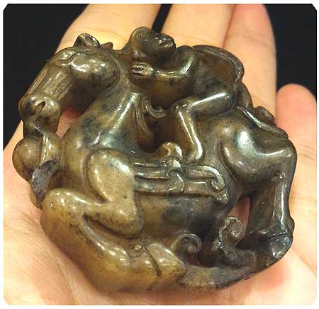 *จี้หินแกะสัญลักษณ์มงคล-ลิงขี่ม้า*