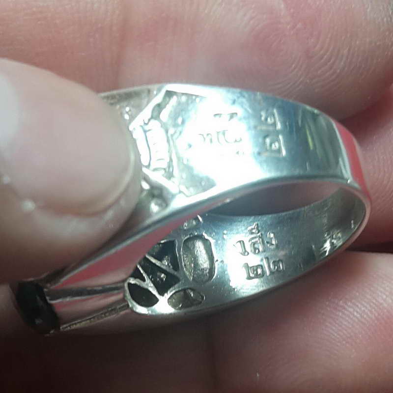 แหวนพญาครุฑ หลวงพ่อเส็ง วัดบางนา รุ่นแรก ปี 2522 หัวแหวนเป็นนิลเมืองกาญจนบุรี ท้องวงค์เบอร์ 64