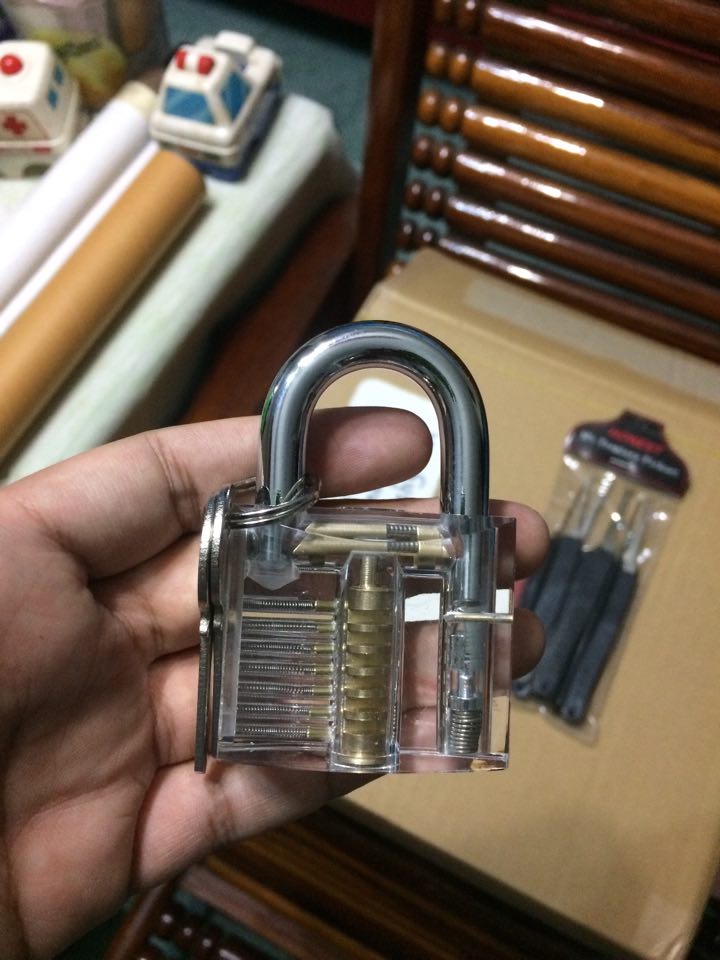 แม่กุญแจใสพร้อมกุญแจ2ดอกกับชุดสะเดาะ 11 ชิ้น