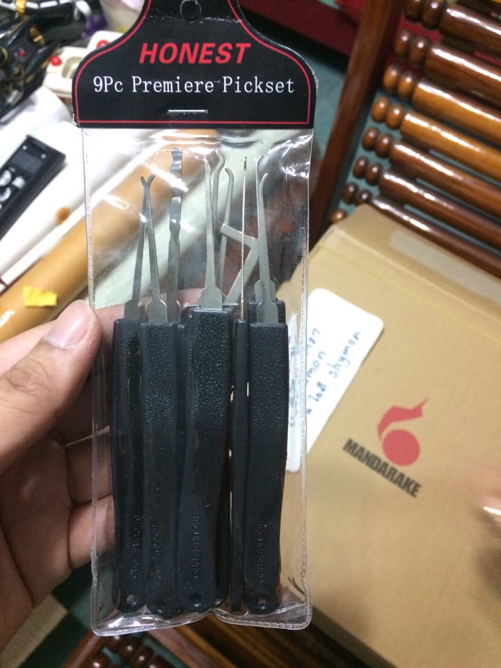 แม่กุญแจใสพร้อมกุญแจ2ดอกกับชุดสะเดาะ 11 ชิ้น