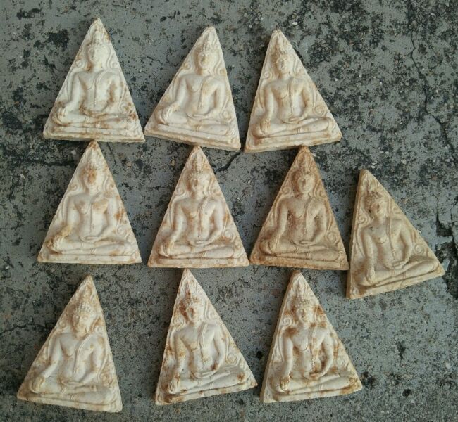 พระนางพญาหลวงปู่แหวนปี16ออกวัดสัมพันธวงค์10องค์สวยๆครับ