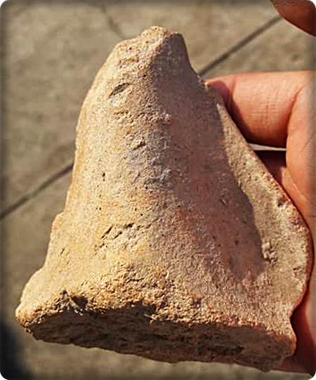 หน้าบรรณวัดใหญ่ชัยอยุธยาเก่าเก็บสภาพสวย