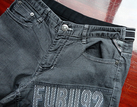 ยีนส์ขาสั้น FUBU ของแท้ครับ ดีไซน์คล้ายขาสั้น TOMMY HILFIGER เลย