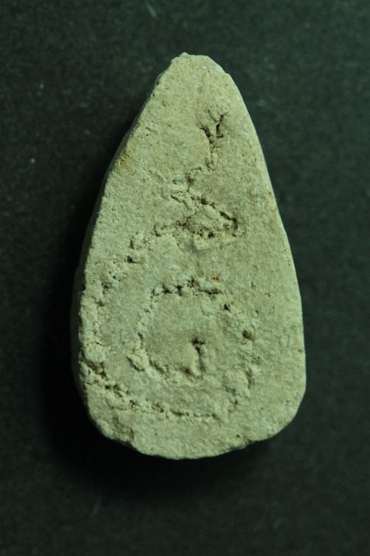 วัดใจ พระผงกลีบบัวเล็ก วัดหัวถนน เนื้อผง ปี 2499 จ.ชลบุรี