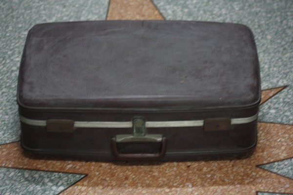 กระเป๋าเดินทางรุ่นเก่า