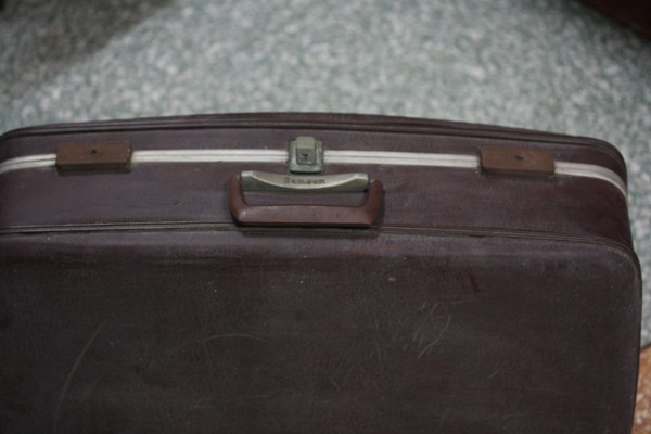 กระเป๋าเดินทางรุ่นเก่า