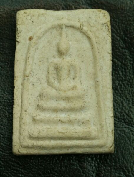 พระสมเด็จหลวงปู่ลำภูพิมพ์เกศยาวทะลุซุ้ม ปี02ครับ