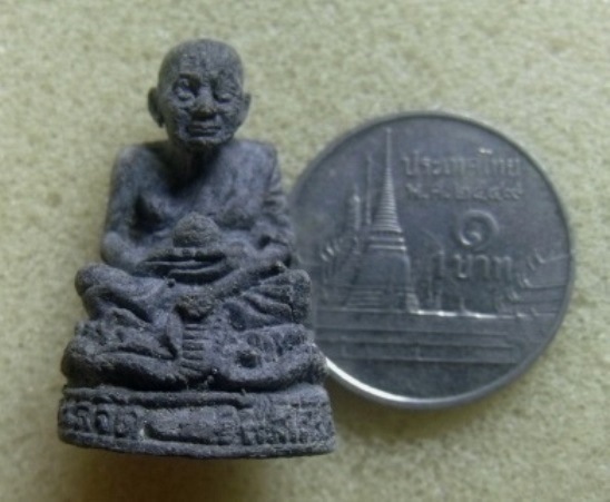 **วัดใจ**รูปเหมือนหลวงปู่ทวดพิมพ์อุ้มลูกแก้วนั่งงู วัดพะโคะ เนื้อว่าน ฝังตะกรุดใต้ฐาน**สวยๆ เชิญชมคร