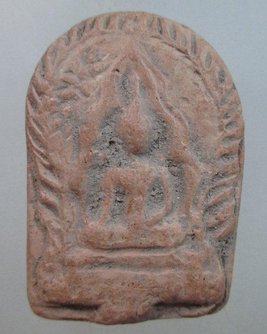 ๒๐ พระนั่งซุ้ม เนื้อดิน