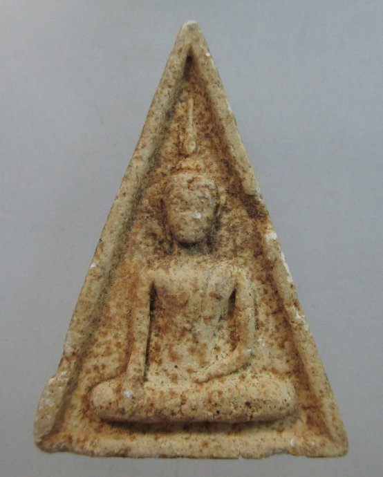 ๒๐ พระนางพญาเนื้อผง