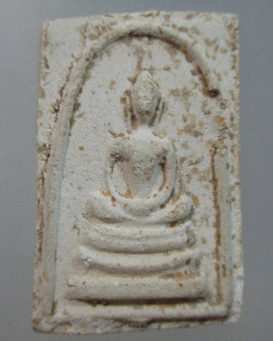 ๒๐ พระสมเด็จเอวเล็กหลังเรียบ