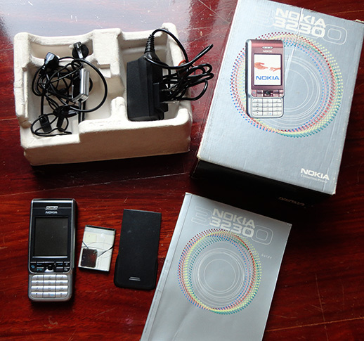 NOKIA 3230 สวยๆ รุ่นคลาสสิคในตำนาน พร้อมอุปกรณ์และกล่องครับ