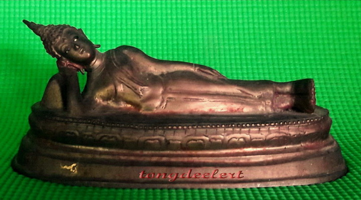 พระบูชาปางไสยาสน์ (พระประจำวันอังคาร) ใต้ฐานดินไทยค่ะ