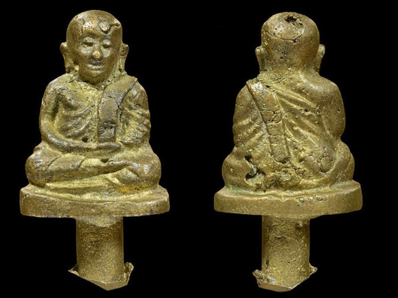 หลวงพ่อเงินช้างคู่. ไม่ตะไบก้น