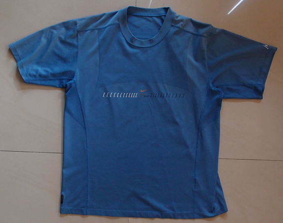 เสื้อยืด Calvin Klein คอวี + NAUTICA คอกลม + NIKE ผ้า DRI FIT  ได้ไปทีเดียว3ตัวเลยครับ