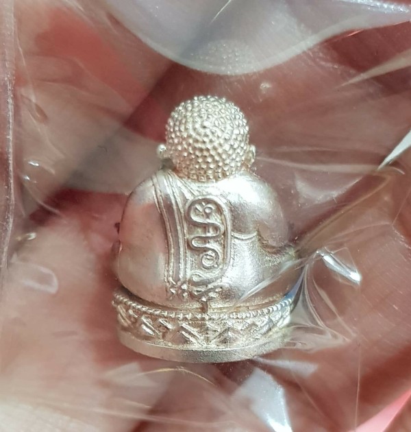 	สังกัจจายน์รับทรัพย์เนื้อเงินมีฐานก้นอุดผงหมายเลข108พระมีกล่องเดิมรับประกันพระเเท้ตามกฎครับ