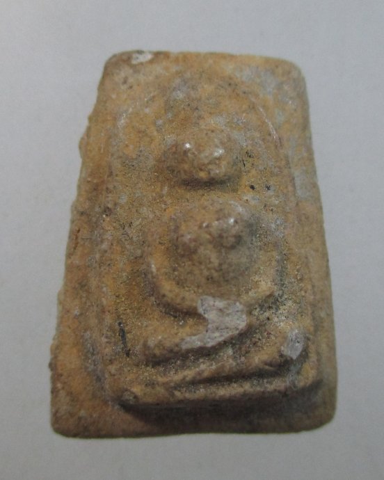 ๒๐ พระสังกัจจายบรรจุกรุ  เนื้อผง 