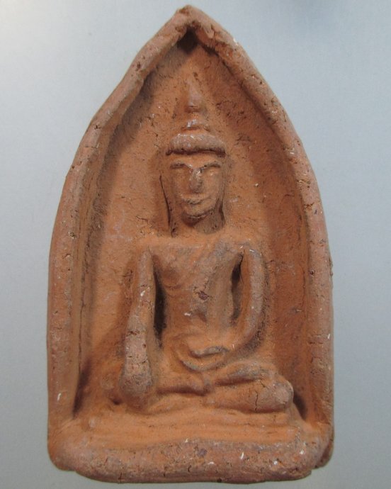 ๒๐ พระพุทธเนื้อดิน