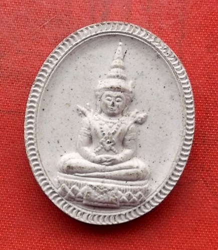 เริ่ม 10 บาท กับ พระเนื้อผง พระแก้วมรกต  .…H317