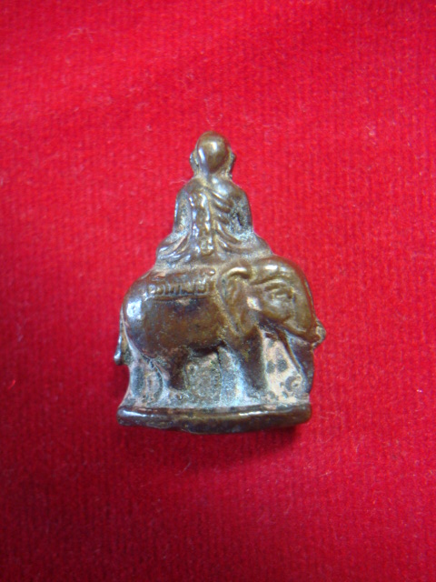 หลวงพ่อเงิน ทรงช้าง  ออกวัดท้ายน้ำ สวยๆเดาะเดียวแดงค่ะ