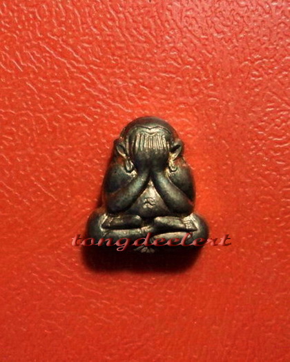 พระปิดตาจิ๋วหลังรูปเหมือน หลวงพ่อเกษม เขมโก รุ่นลาภผล พูนทวี ซินนี้ฮวดใช้ ปลอดภัยตลอดกาล เนื้อนวะค่ะ