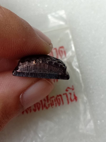 เตารีดหลวงปู่ทวดหลังตัวหนังสือ วัดช้างให้ ปี 2524 