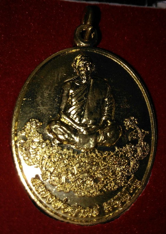 เหรียญเสาร์ ๕ รุ่นครอบจักรวาล หลวงพ่อสาคร วัดหนองกลับ ระยอง ปี ๕๓