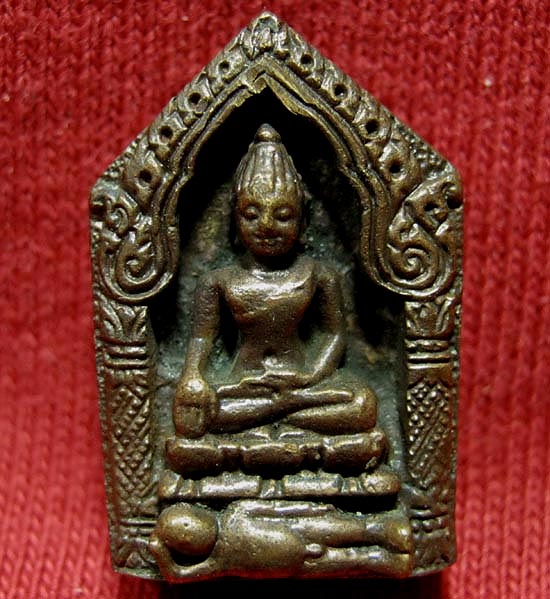 พระขุนแผนช่อฟ้าปราบมาร (ฟันลูกเดียว) เนื้อสัมฤทธิ์ อุดผง มูลนิธิหลวงปู่ทิมจัดสร้างครับ