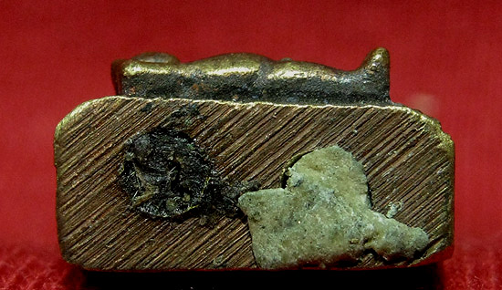 พระขุนแผนช่อฟ้าปราบมาร (ฟันลูกเดียว) เนื้อสัมฤทธิ์ อุดผง มูลนิธิหลวงปู่ทิมจัดสร้างครับ