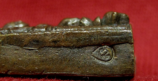 พระขุนแผนช่อฟ้าปราบมาร (ฟันลูกเดียว) เนื้อสัมฤทธิ์ อุดผง มูลนิธิหลวงปู่ทิมจัดสร้างครับ