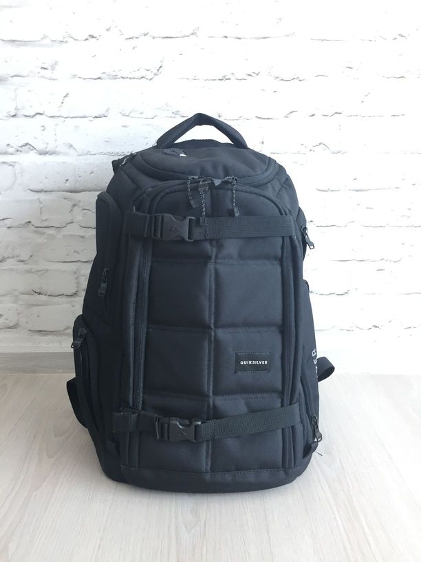 กระเป๋าเป้ Quiksilver สีดำ 