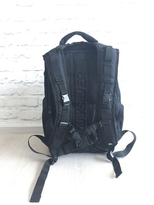 กระเป๋าเป้ Quiksilver สีดำ 