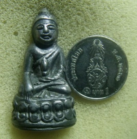 **วัดใจ**พระกริ่งหล่อตัน เนื้อสำริดแก่เงิน เก่า สวยๆ ไม่ทราบที่**เนื้อจัดๆ เชิญชมครับ 