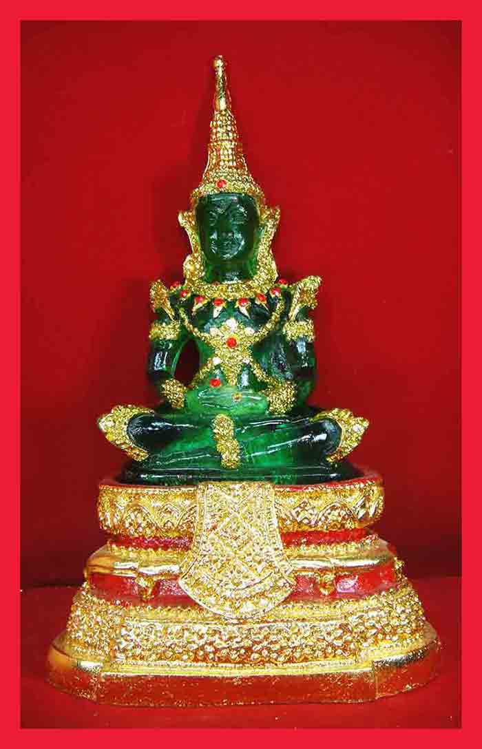 พระแก้วมรกต พิมพ์ทรงเครื่องฤดูร้อน ขนาดหน้าตักกว้าง 4.5 นิ้ว ฐาน 7 x 4.5 นิ้ว สูง 11 นิ้ว