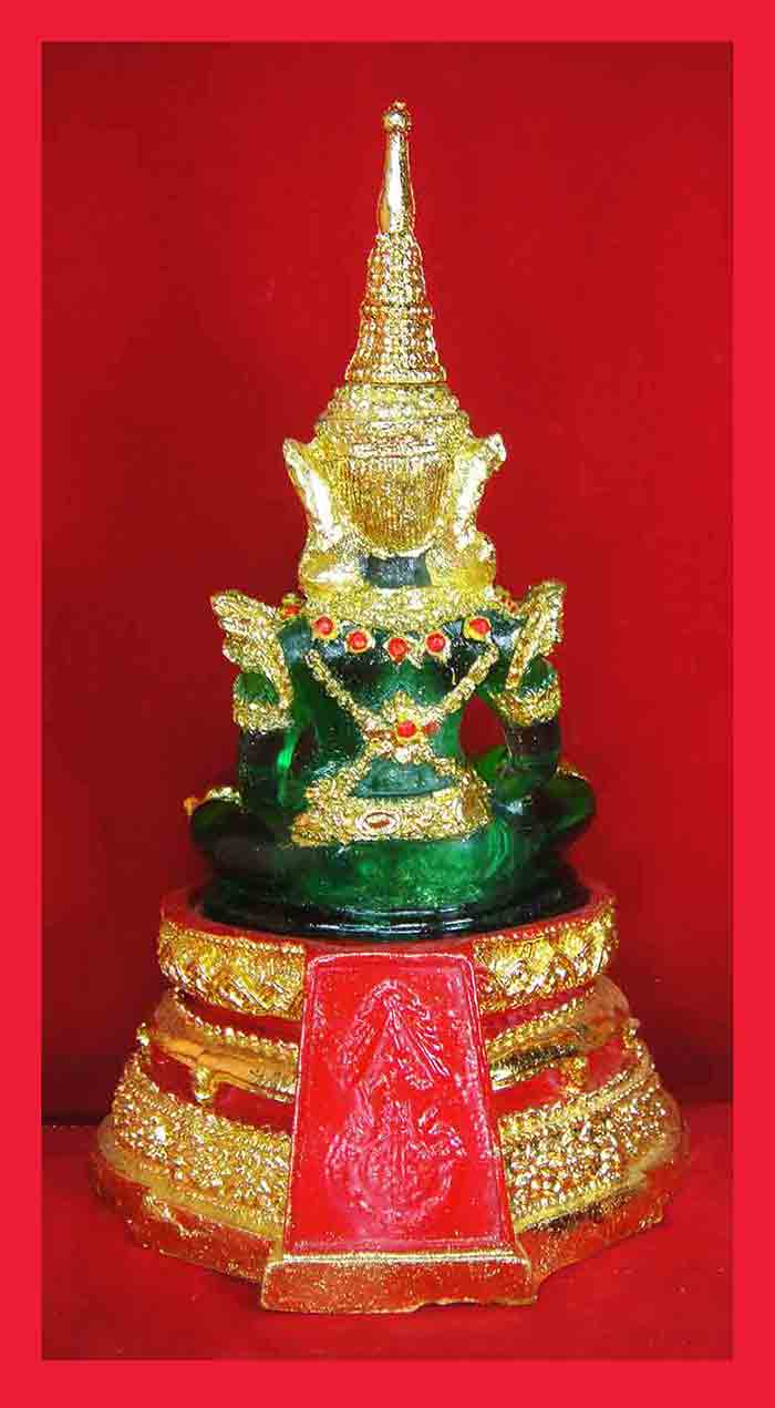 พระแก้วมรกต พิมพ์ทรงเครื่องฤดูร้อน ขนาดหน้าตักกว้าง 4.5 นิ้ว ฐาน 7 x 4.5 นิ้ว สูง 11 นิ้ว