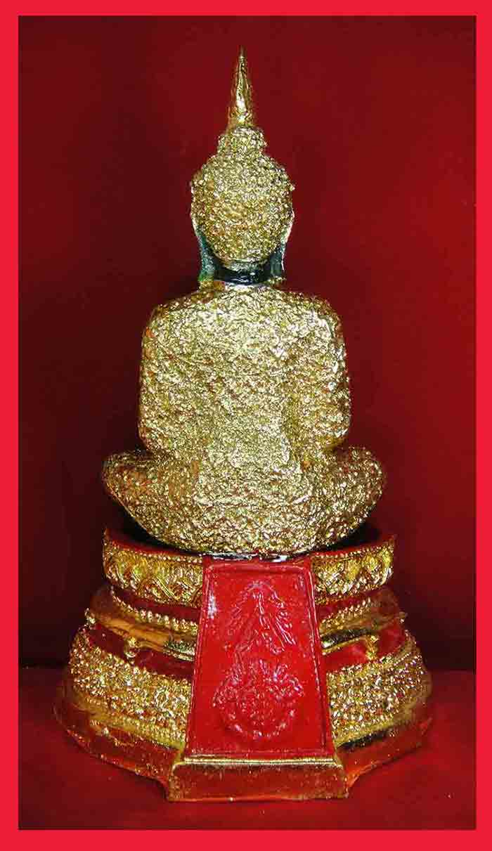 พระแก้วมรกต พิมพ์ทรงเครื่องฤดูหนาว ขนาดหน้าตักกว้าง 4.5 นิ้ว ฐาน 7 x 4.5 นิ้ว สูง 10 นิ้ว
