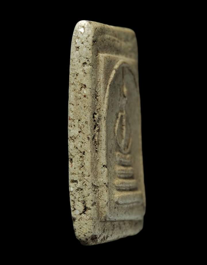 พระสมเด็จ วัดเกศไชโย พิมพ์ 3 ชั้น นอกพิมพ์  ค่ะ 