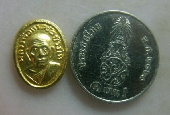 **วัดใจ**เหรียญหัวแหวน หลวงพ่อทวด วัดช้างให้ ปัตตานี เนื้อกะไหล่ทอง ปี 2508**สวยๆ หายาก เชิญชมครับ 