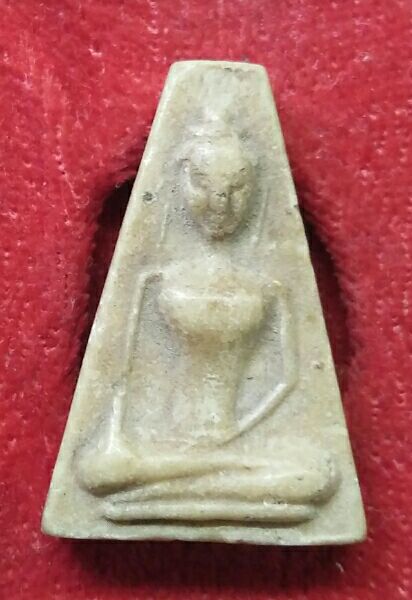 พระผงสุพรรณเนื้อผงน้ำมันหลวงพ่อกวยปี14สวยๆครับ