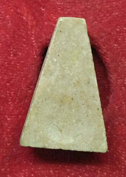 พระผงสุพรรณเนื้อผงน้ำมันหลวงพ่อกวยปี14สวยๆครับ