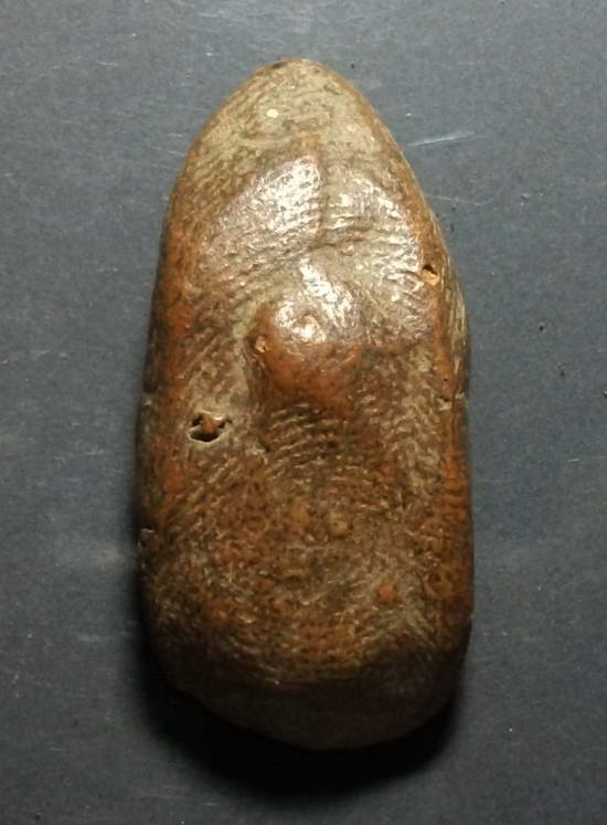 พระลีลากรุลานดอกไม้ เป็นพระเนื้อดินขนาดเล็ก ของสุโขทัย  พระกรุนี้มีหลายพิมพ์ องค์นี้เป็นพระปางลีลา 